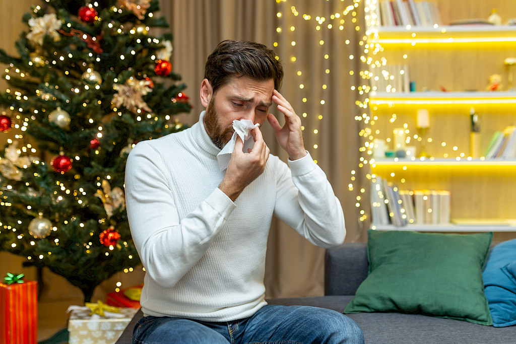 Joulukuusi, joulukukat ja jouluruoat voivat allergisoida monia.